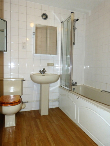 Image of 2 Bedroom Flat to rent at GOLDERS GREEN  London, NW11 7HW