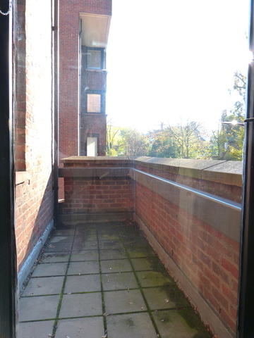  Image of 2 Bedroom Flat to rent at GOLDERS GREEN  London, NW11 7HW
