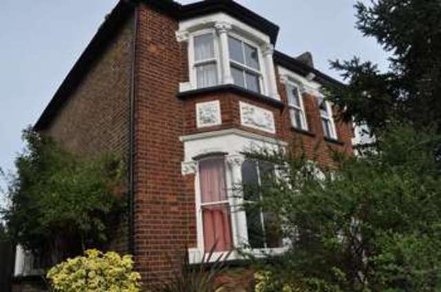  Image of 3 Bedroom Semi-Detached to rent at Carshalton Road  Carshalton, SM5 3PZ