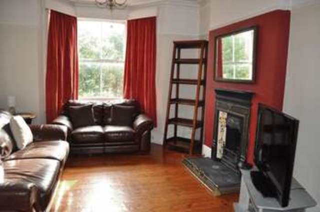  Image of 3 Bedroom Semi-Detached to rent at Carshalton Road  Carshalton, SM5 3PZ