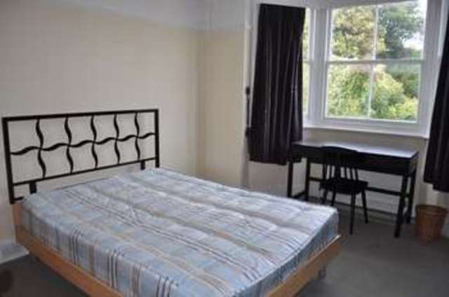  Image of 3 Bedroom Semi-Detached to rent at Carshalton Road  Carshalton, SM5 3PZ