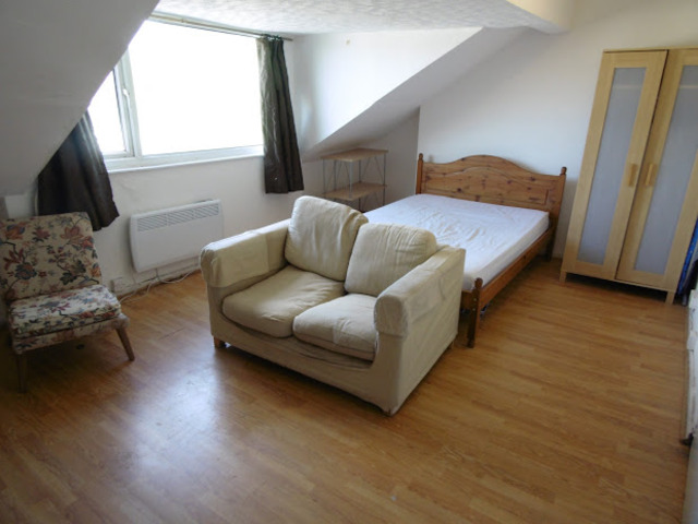  Image of Apartment to rent at CATHAYS TERRACE  CARDIFF, CF24 4HZ