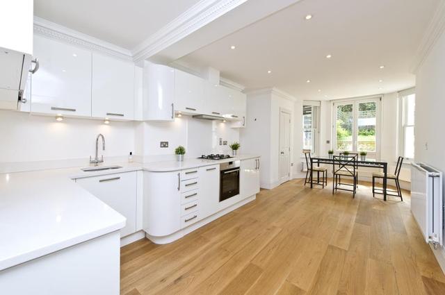 Image of 2 Bedroom Flat to rent at Earls Court Road  London, SW5 9AS