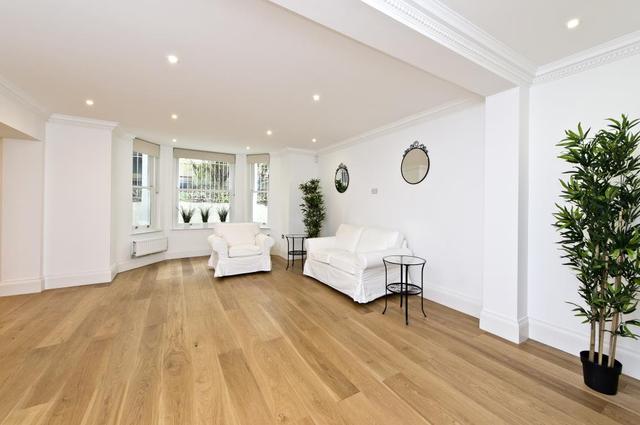  Image of 2 Bedroom Flat to rent at Earls Court Road  London, SW5 9AS