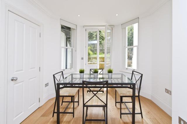 Image of 2 Bedroom Flat to rent at Earls Court Road  London, SW5 9AS