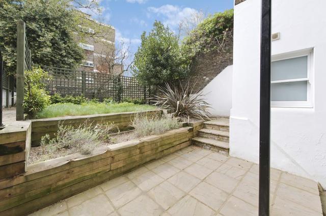  Image of 2 Bedroom Flat to rent at Earls Court Road  London, SW5 9AS