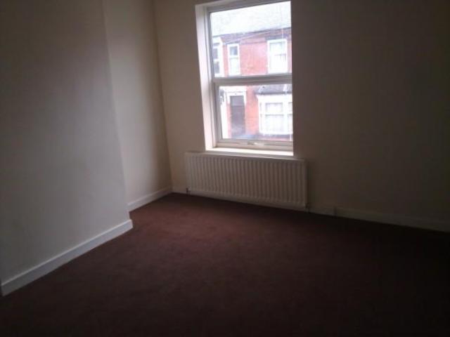  Image of 2 Bedroom Terraced to rent at WEST BROMWICH, B70 8LH