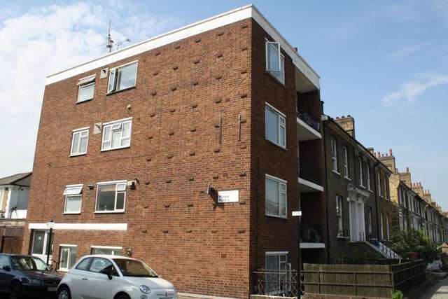  Image of 3 Bedroom Flat to rent at Graham Road Dalston London, E8 1BZ