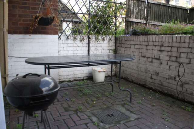  Image of 3 Bedroom Flat to rent at Graham Road Dalston London, E8 1BZ