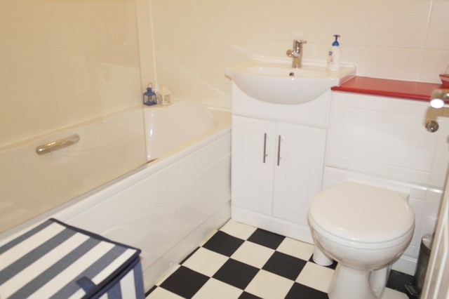  Image of 2 Bedroom Apartment for sale at Newlay, LS13 1GE