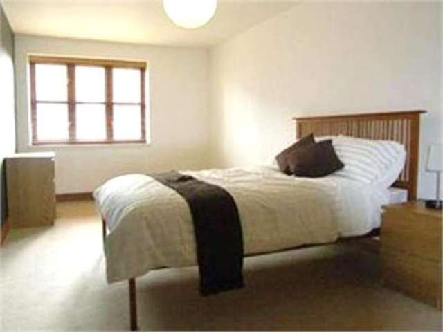  Image of 2 Bedroom Flat to rent at Tower Hill  Wapping, E1W 3HZ