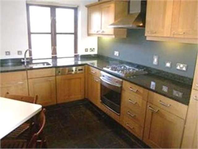  Image of 2 Bedroom Flat to rent at Tower Hill  Wapping, E1W 3HZ