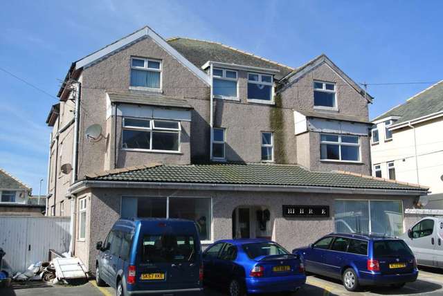  Image of 3 Bedroom Flat to rent at Napier Avenue  Blackpool, FY4 1PB