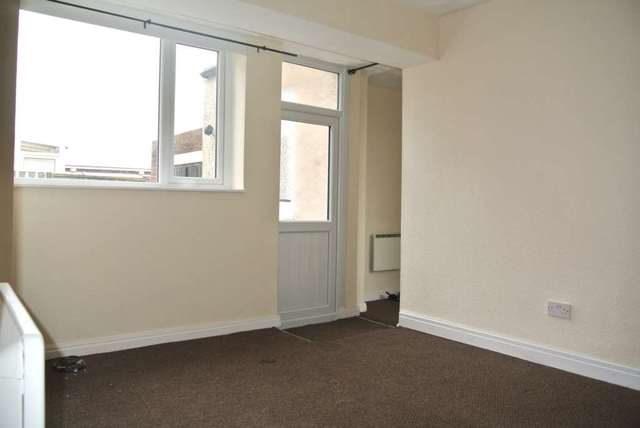  Image of 3 Bedroom Flat to rent at Napier Avenue  Blackpool, FY4 1PB