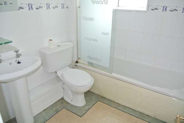  Image of 3 Bedroom Flat to rent at Napier Avenue  Blackpool, FY4 1PB