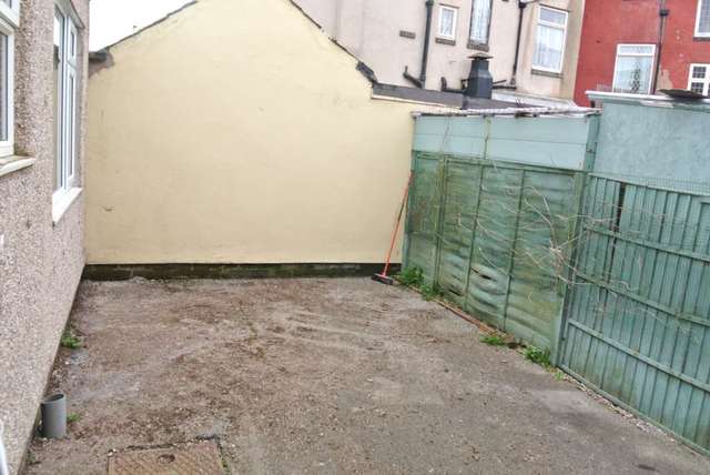  Image of 3 Bedroom Flat to rent at Napier Avenue  Blackpool, FY4 1PB