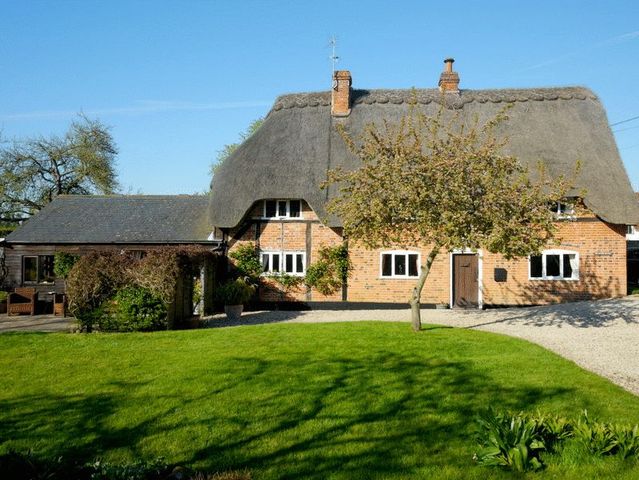  Image of 4 Bedroom Detached for sale at Paper Mill Lane  South Moreton, OX11 9AH