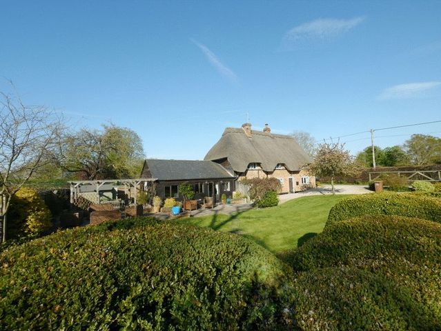  Image of 4 Bedroom Detached for sale at Paper Mill Lane  South Moreton, OX11 9AH