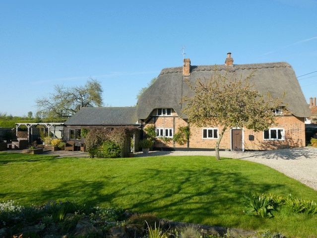  Image of 4 Bedroom Detached for sale at Paper Mill Lane  South Moreton, OX11 9AH