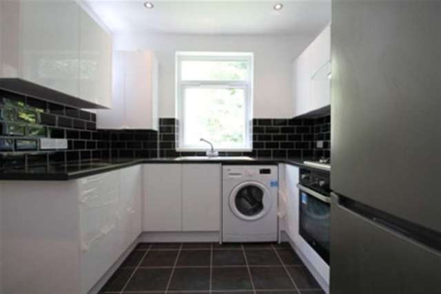  Image of 2 Bedroom Detached to rent at London, SE20 8AE