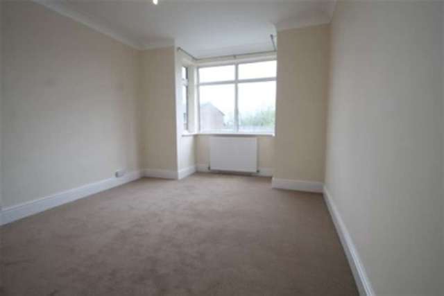  Image of 2 Bedroom Detached to rent at London, SE20 8AE