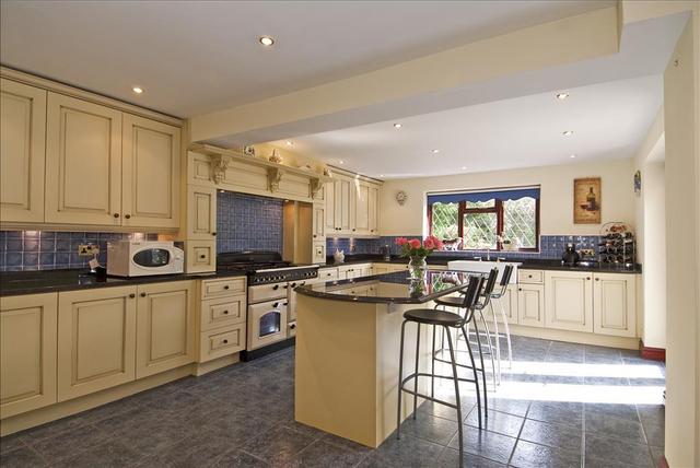  Image of 4 Bedroom Detached for sale at Runcorn Road Little Leigh Northwich, CW8 4RU