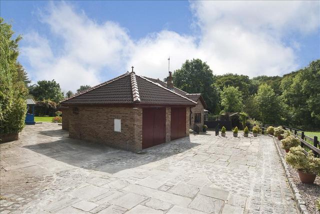  Image of 4 Bedroom Detached for sale at Runcorn Road Little Leigh Northwich, CW8 4RU