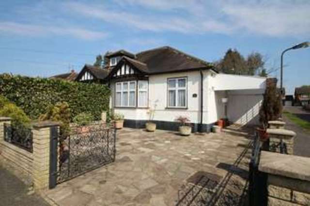  Image of 2 Bedroom Detached for sale at Sylvia Avenue Hatch End Pinner, HA5 4QL