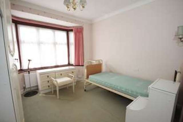  Image of 2 Bedroom Detached for sale at Sylvia Avenue Hatch End Pinner, HA5 4QL