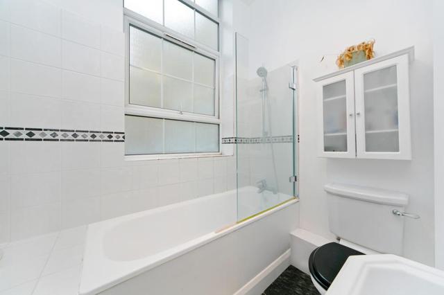  Image of 2 Bedroom Flat to rent at The Courtyard  Haydon Way, SW11 1YF