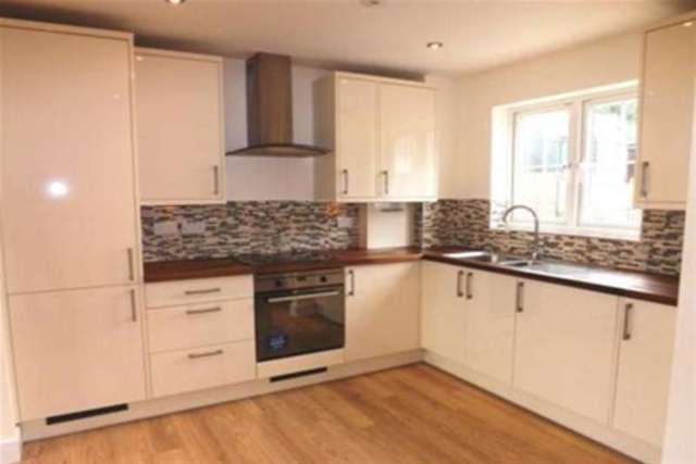  Image of 2 Bedroom Flat to rent at Fareham, PO14 4FX