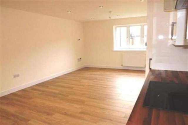  Image of 2 Bedroom Flat to rent at Fareham, PO14 4FX