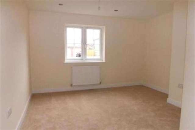  Image of 2 Bedroom Flat to rent at Fareham, PO14 4FX