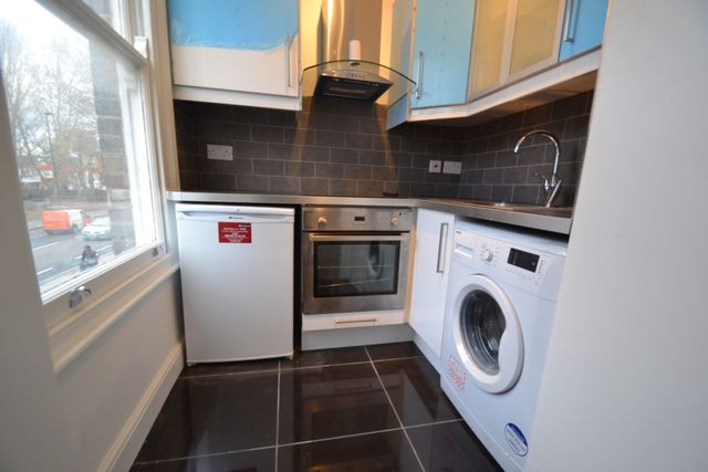  Image of 1 Bedroom Flat to rent at The Vale  London, W3 7RR