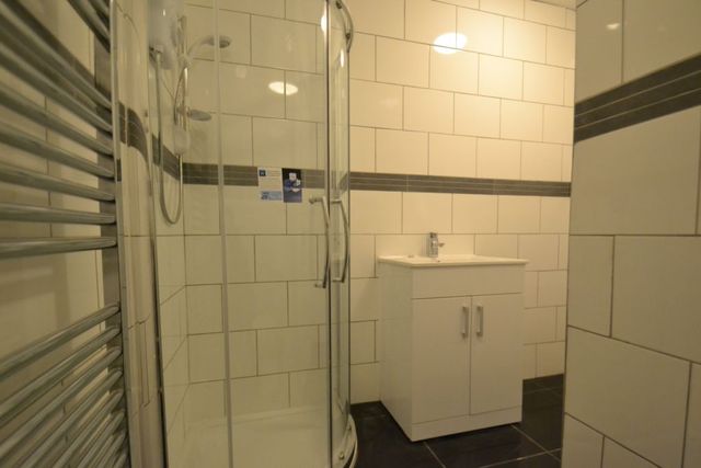  Image of 1 Bedroom Flat to rent at The Vale  London, W3 7RR
