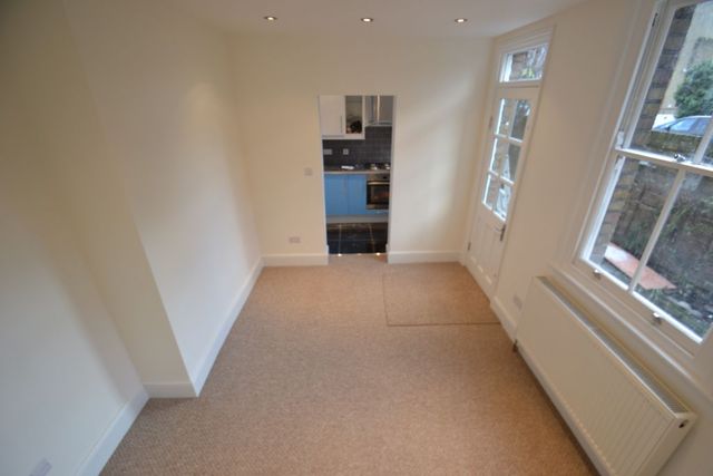  Image of 1 Bedroom Flat to rent at The Vale  London, W3 7RR