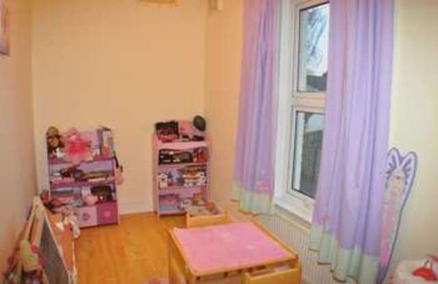  Image of 4 Bedroom Detached for sale at Walton Road  West Molesey, KT8 2HY