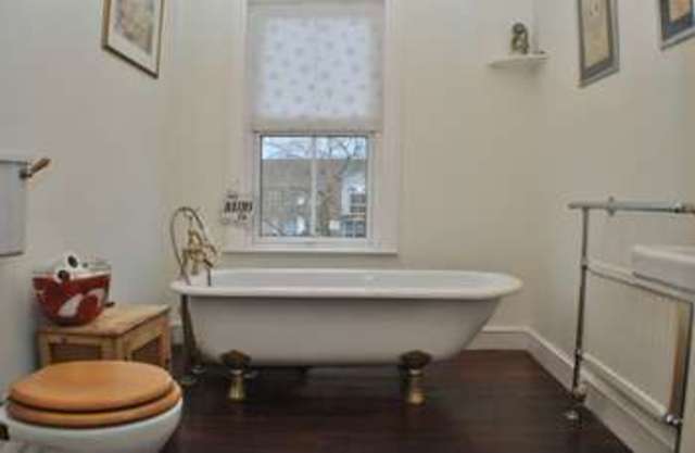  Image of 4 Bedroom Detached for sale at Walton Road  West Molesey, KT8 2HY