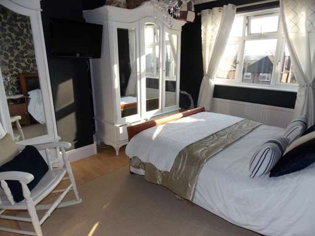  Image of 3 Bedroom Semi-Detached for sale at Windsor Close Trowell Nottingham, NG9 3PU