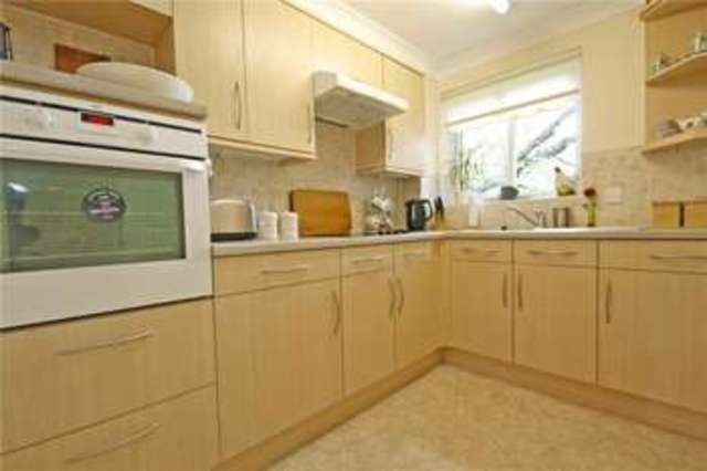  Image of 1 Bedroom Retirement Property for sale at Byfleet Surrey Byfleet, KT14 7HJ