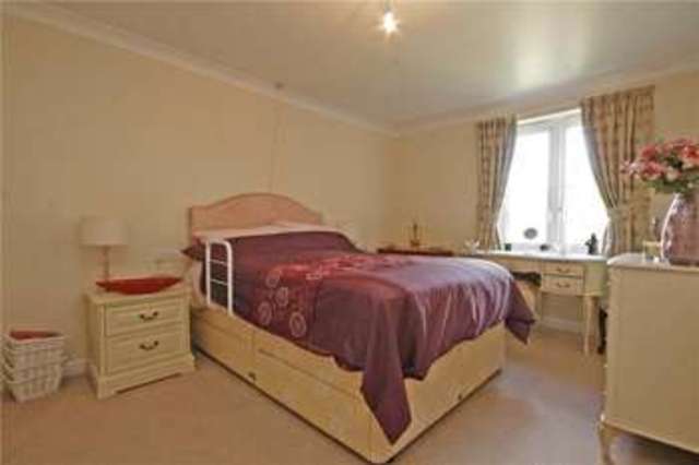  Image of 1 Bedroom Retirement Property for sale at Byfleet Surrey Byfleet, KT14 7HJ
