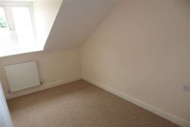  Image of 2 Bedroom Detached to rent at Nottingham, NG6 8HP