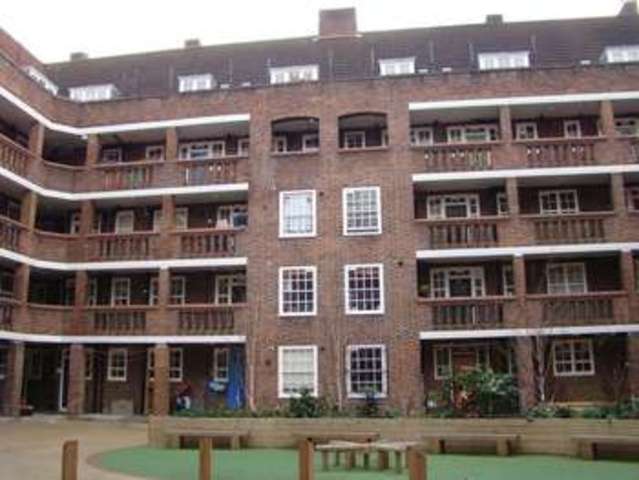  Image of 3 Bedroom Flat to rent at Pritchards Road  London, E2 9BN