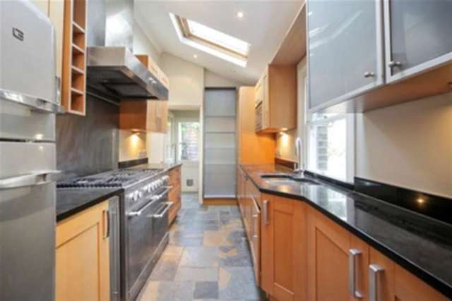  Image of 4 Bedroom Detached to rent at London, W4 2HN