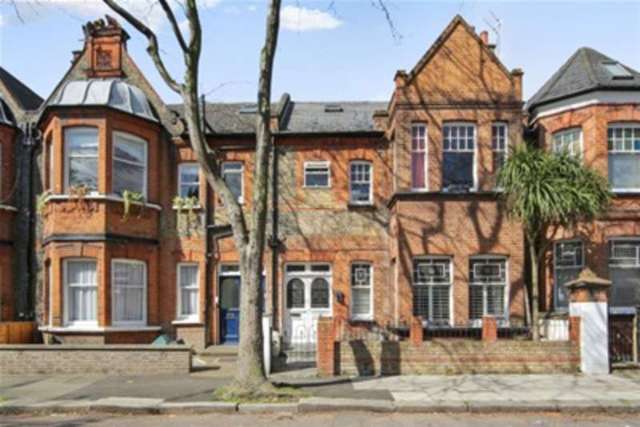  Image of 4 Bedroom Detached to rent at London, W4 2HN