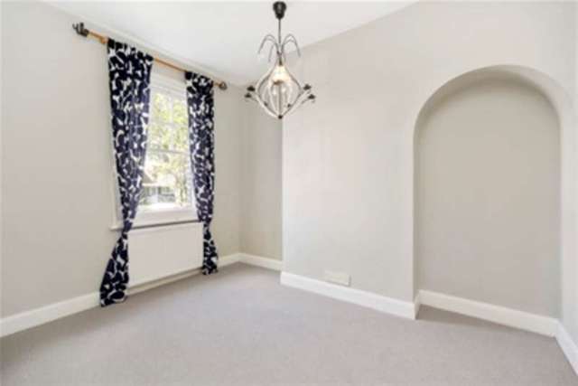 Image of 4 Bedroom Detached to rent at London, W4 2HN