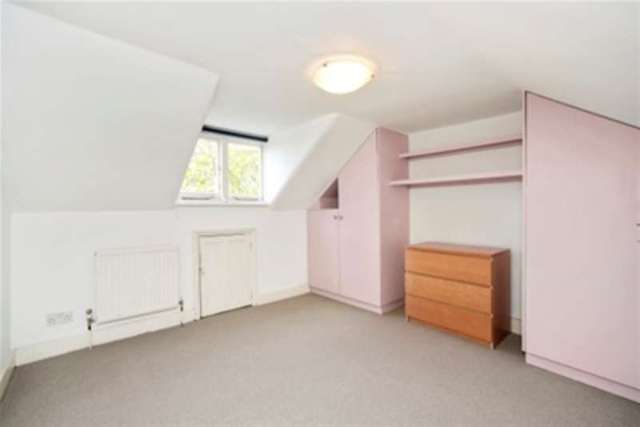  Image of 4 Bedroom Detached to rent at London, W4 2HN