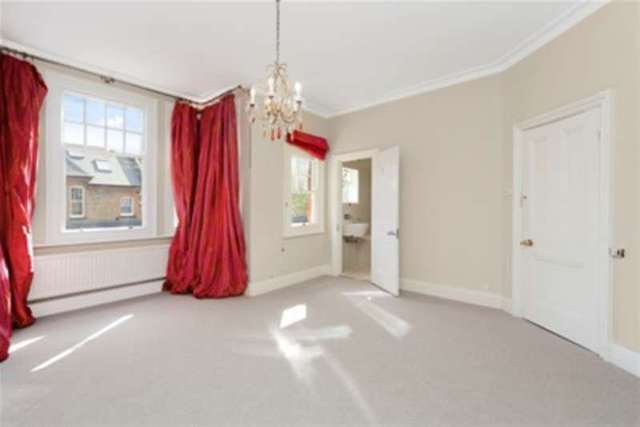  Image of 4 Bedroom Detached to rent at London, W4 2HN