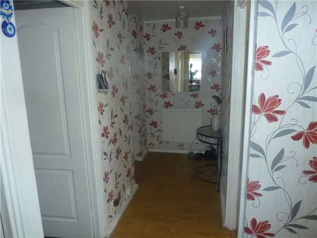  Image of 2 Bedroom Flat for sale at Leeds, LS9 7EX