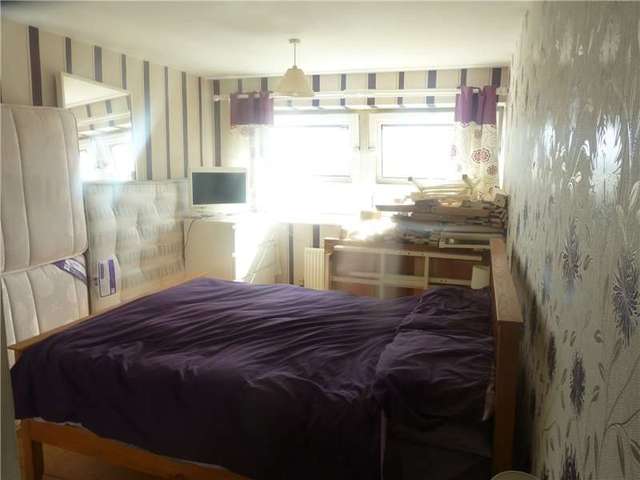  Image of 2 Bedroom Flat for sale at Leeds, LS9 7EX
